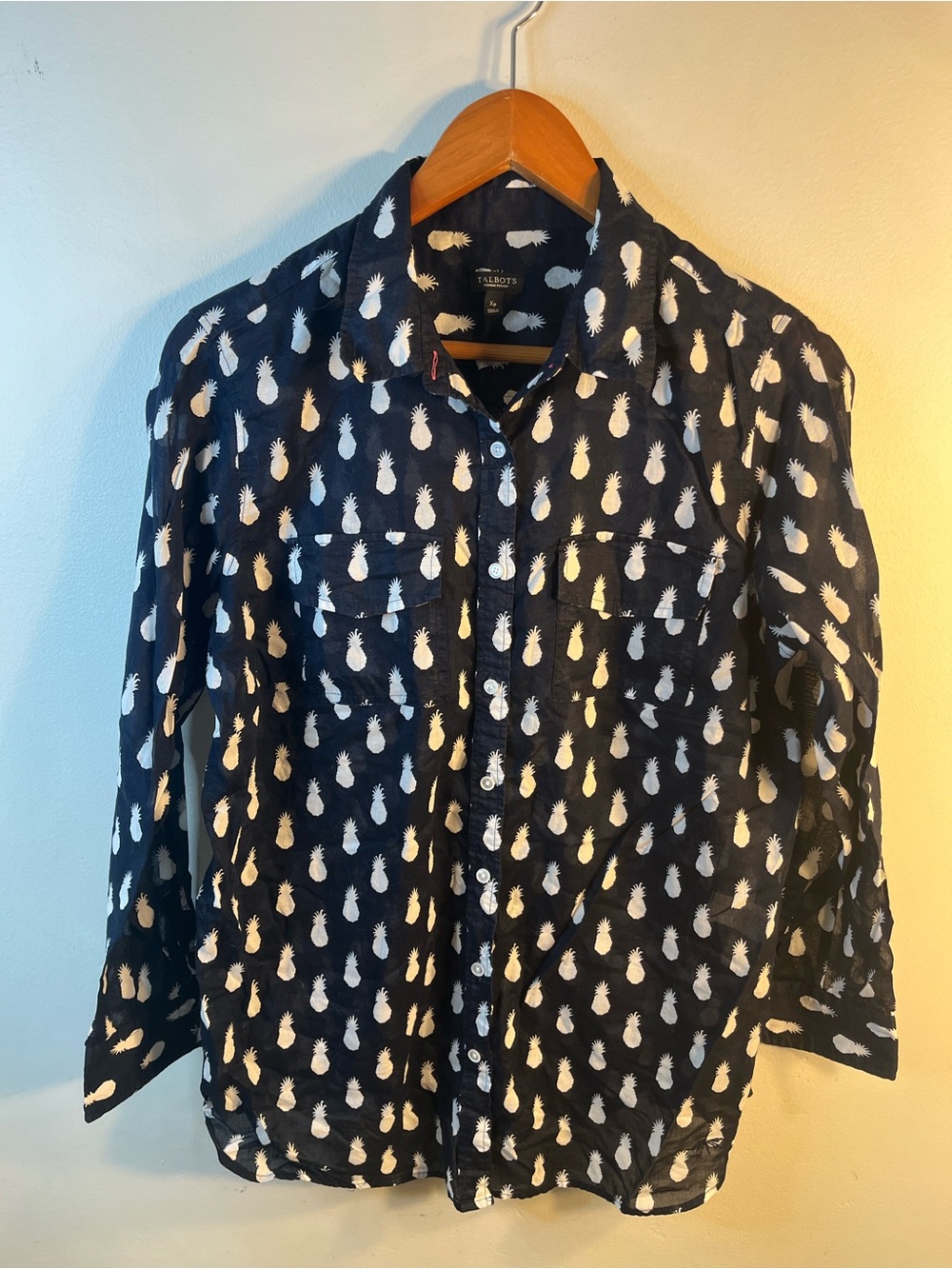 Talbots Navy Shirt with White Pineapple Motif Women’s Size Xp